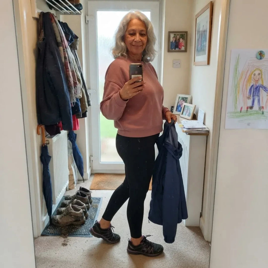 Lena, 68, i svarta Skulpt Leggings